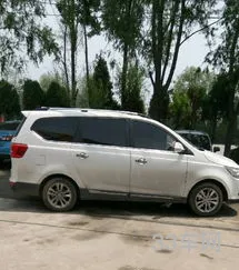 中型面包车报价及图片(长安m70面包车)