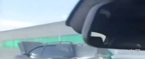 女车主回应遭奔驰男加塞辱骂(奔驰车女车主事件带来的影响)